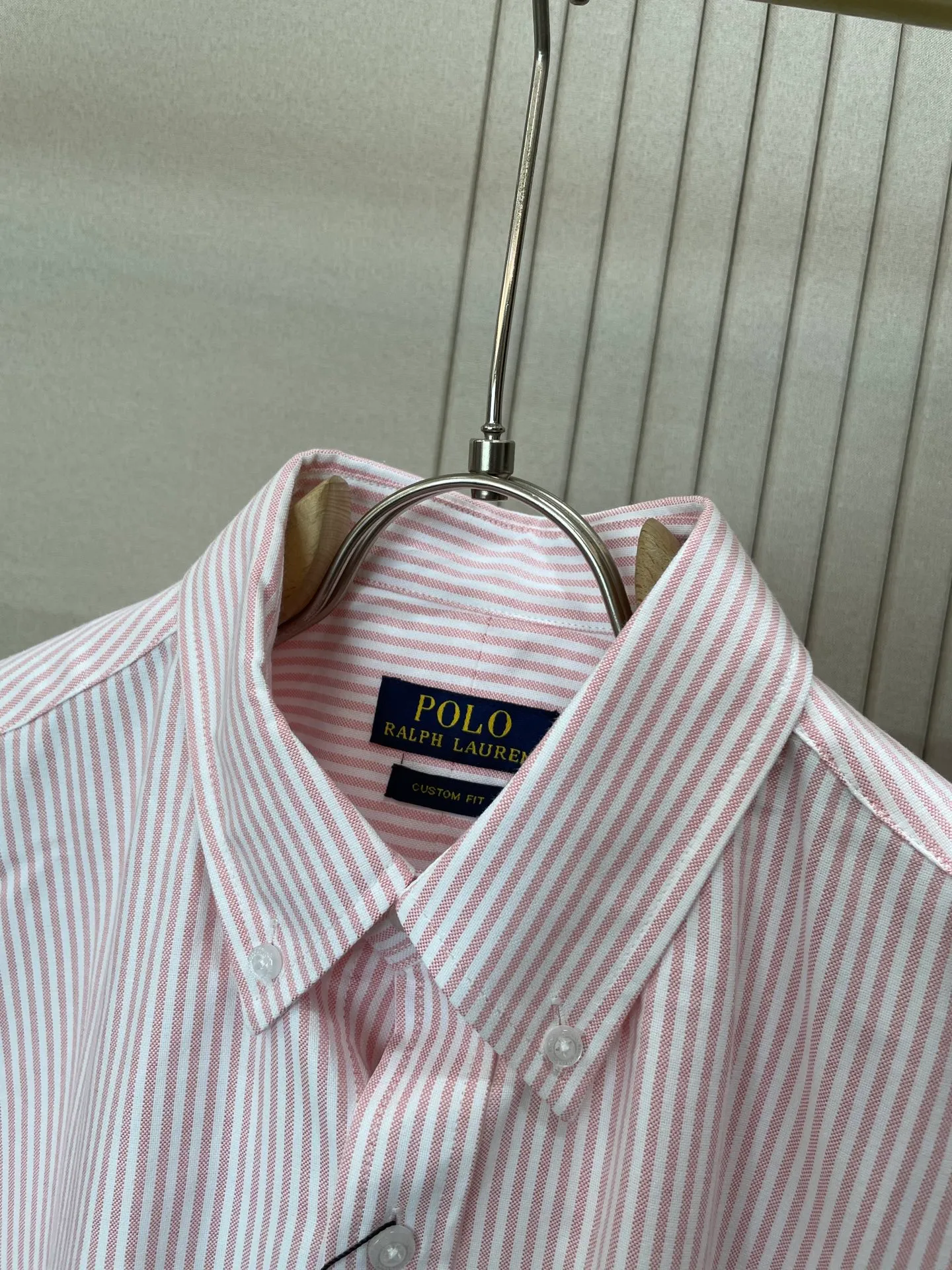 P220 🌸🌸🌸 POLO Ralph Lauren [High Quality] Classic shirt! The classic casual shirt made of pure cotton Oxford cloth has a unique design. It has a simple, clean and classic silhouette design. It is a versatile style that can be switched at will. The fabric feels soft and delicate, highly breathable, and is close to the skin and comfortable to wear. It can be worn alone as an inner layer. Its versatile performance is beyond your imagination! The upper body of the ready-to-wear is simple and classic yet elegant! Size:M-XXL